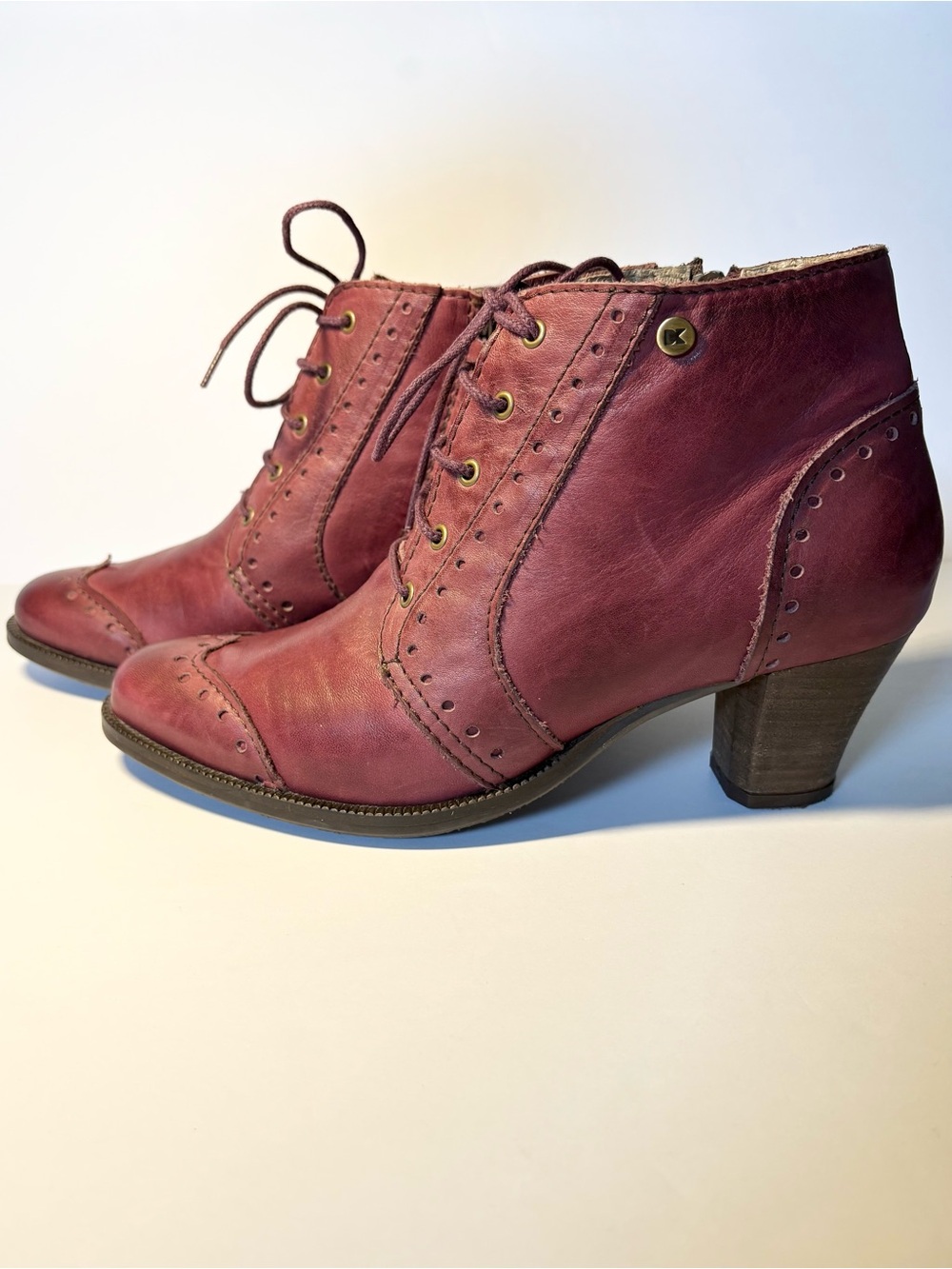 Dkode Vera Burgundy Red Leather Wingtip Lace Up Zipper Ankle Boots, Sz 40.